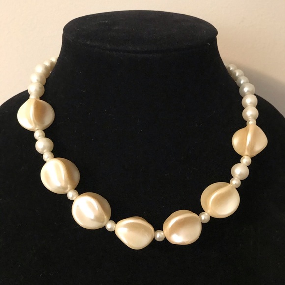 2 Costume Pearl Necklaces EVC 17” and 17.5” L - Picture 5 of 9
